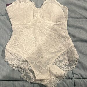 HeyShape white lace bodysuit new with tags